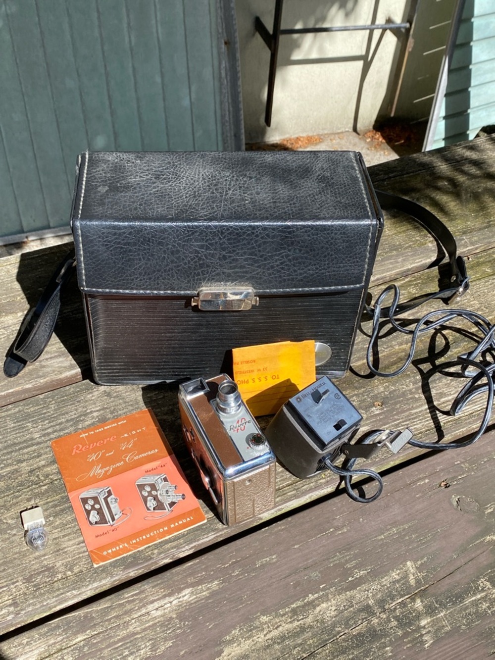 Immaculate Vintage Revere 8 Model 40 Movie Camera – Complete Collector’s Set